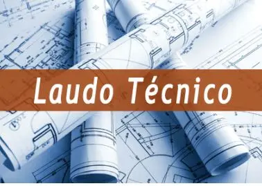 Laudo técnico sendo preparado em formato digital ou impresso